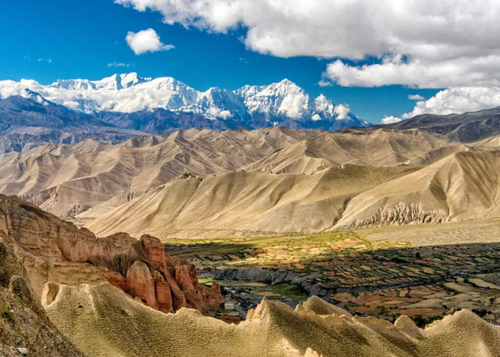 Mustang Teri La Pass Trek landscape view